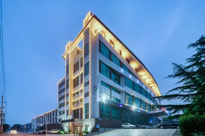 Rongcheng Qinqiao Hotel Hotels near Zhenhua Commercial Building (Northeast to Rongcheng Price of Commodities Supervision Office)