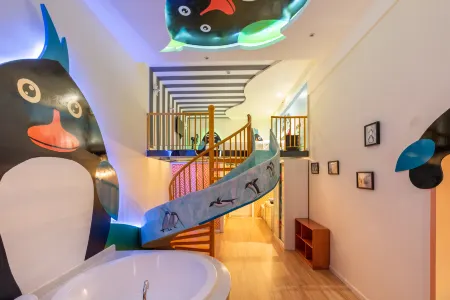 Forest Code Theme Mansion (Guangzhou South Railway Station Hanxi Changlong Metro Station)