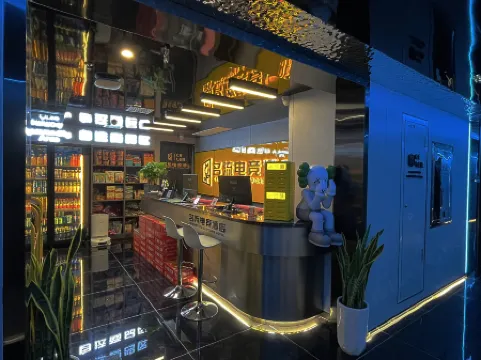 CLEEBRITIES E-SPORTS HOTEL