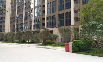 Langji Tianya Sensen Apartment (Nanning Lanjing World Shop)