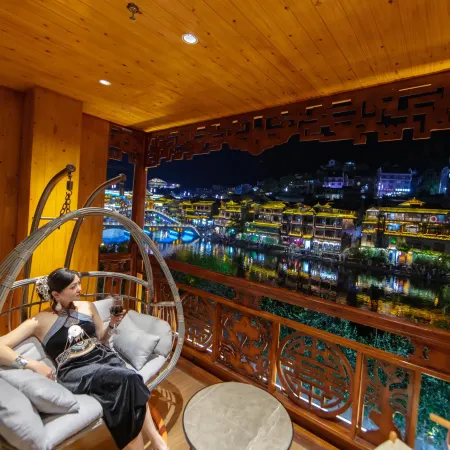 Yunshang 180 ° panoramic intelligent Jiang Jing Mei Su (Fenghuang Ancient City Tuojiang Branch)