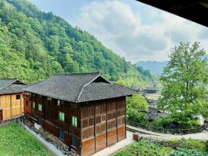 Xijiang Longtang Mountain Nongfu Station