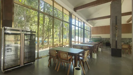 Longchuan Nanwan Lake Vacation Apartment Отели в г. Лунчуань