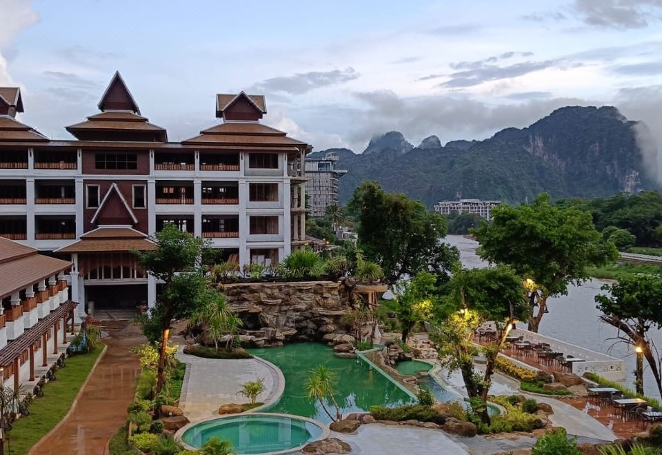 3. 푸반 비만방비엥..