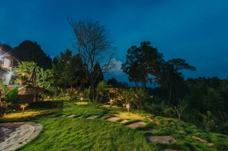 My Family Courtyard Home stay (Dazu Rock Carvings Tourist Center Store, Chongqing) Отели рядом с достопримечательностью «Dazu Stone Carving Baoding Mountain Scenic Area - Guiding Service Hall»