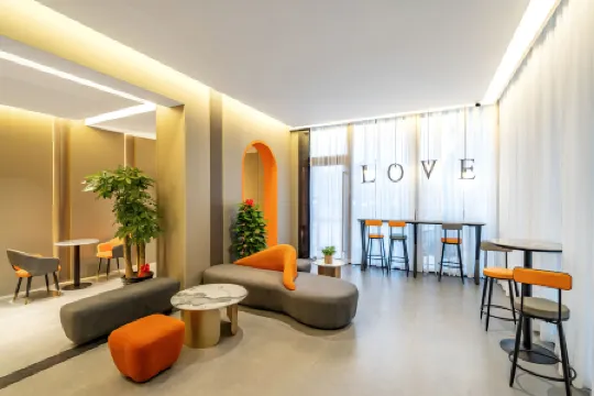 Magic House Smart Hotel (Shanghai Xingzhi Road Subway Station Hutai Road Branch) Отели рядом со станцией Shanghai West Railway Station