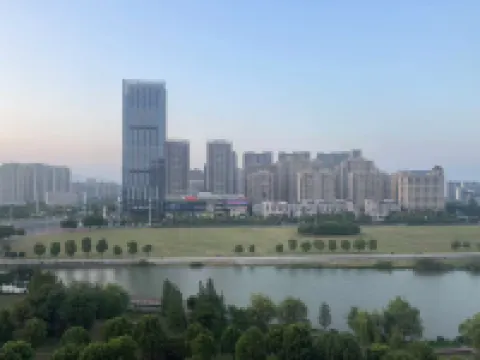 Lanju Homestay (Greenland Yingjiang Century City Yun Gongguan)