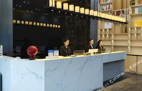 和美商務酒店（和田昆崗機場店）