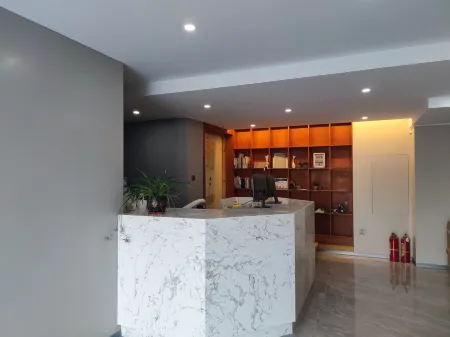 Rujia Huayi Select Hotel (Wuhan Huangjiahu University Town) Отели рядом с достопримечательностью «Wuhan University of Science and Technology Student Working Office»