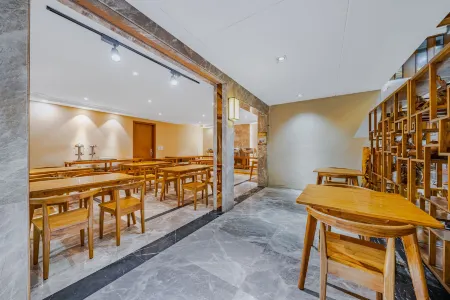 Zhenyuan Times Zhenyuan No.1 Hotel Отели рядом с достопримечательностью «Zhusheng Bridge»