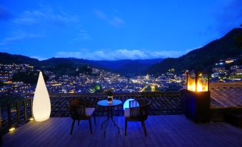 Cloud Retreat ·Summit Gallery Panoramic Homestay (Xijiang Miao Village Viewing Platform)