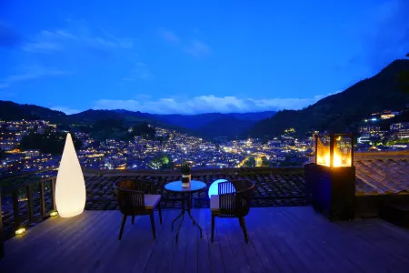 Cloud Retreat ·Summit Gallery Panoramic Homestay (Xijiang Miao Village Viewing Platform)