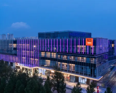 Radisson RED Hotel Jingjiang Financial Business District فنادق في جينغجيانغ