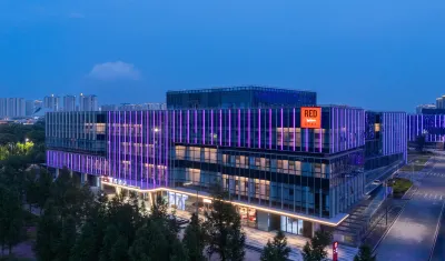 Radisson RED Hotel Jingjiang Financial Business District Hotels near Jingjiangshi Library (bushilishequfenguan)