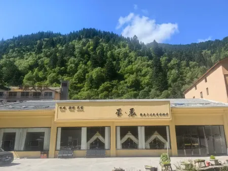 Huanglong Township Xingchen Homestay Отели рядом с достопримечательностью «Huanglongshan Yuanshi Forest Sceneic Area»