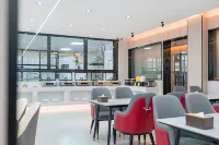 Berna Hotel (Kashi Second Middle School Xiaylan Wetland Park Branch)