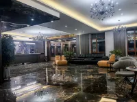 YIchun Senyang Holiday Hotel - parking