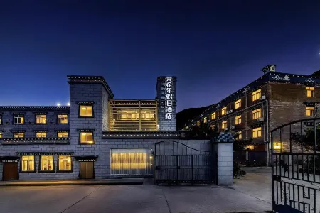 Van Hill holiday hotel Отели рядом с достопримечательностью «Yangmaiyong»