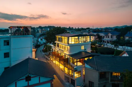 Qingzhen Qiyun Maple Lake | Scenic View Vacation Apartment (Hongfeng Lake S Bay)