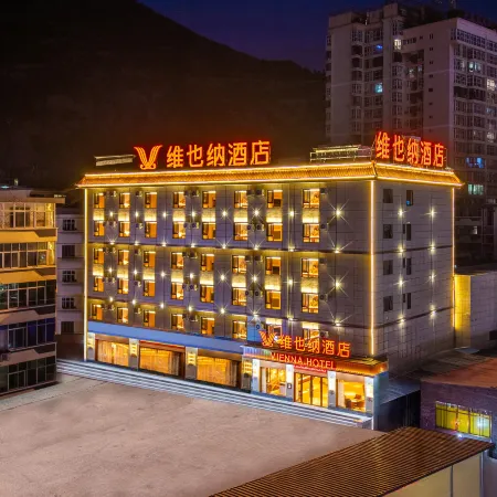 Vienna Hotel (Longnan Lantian · Lianhu Plaza Branch) Отели в г. Луннань