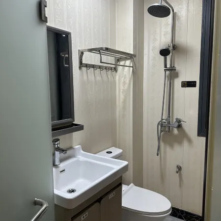 Pingle Royal Marina Hotel