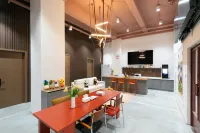 Warmlight Hostel by Zoey's Apartment