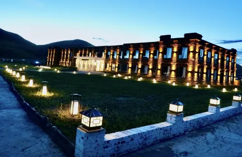 Kangding Gedaqin Manor (Tagong Grassland) - parking