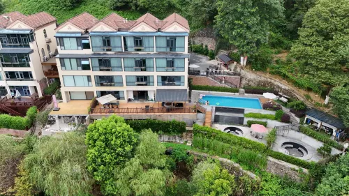 Yichun Huge Hot Spring Holiday Villa - Thermen
