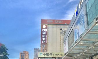 198 Boutique Hotel (Shenzhen Gongming Plaza Subway Station Daqianli Branch)