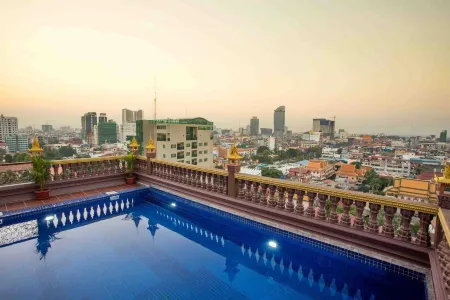 Okay Palace Hotel Отели рядом с достопримечательностью «Уот Ауналом Монастери»