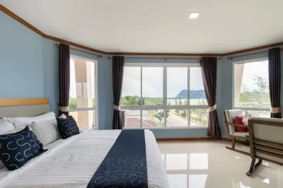 Golden Beach Boutique Resort Отели рядом с достопримечательностью «Wat Ao Noi»