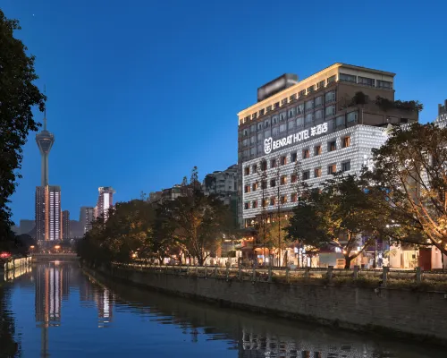 Benrat Hotel Hotels near Taikoo Li