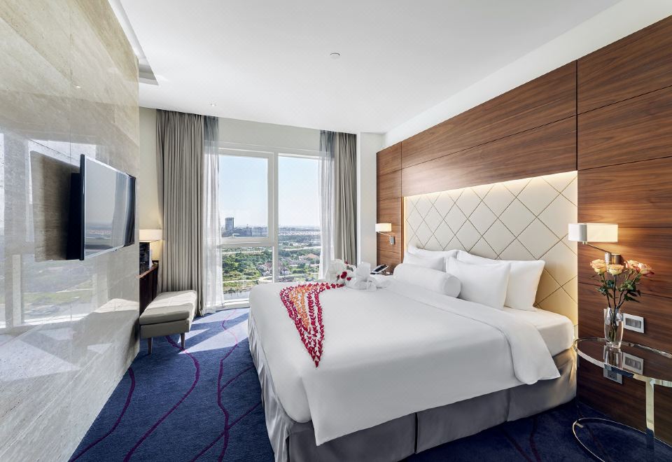 리버티 센트럴 사이공 리버사이드 호텔 루프탑 수영장 전경