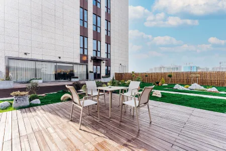 Atour Hotel (Haifeng West Road, Wuyue Square ，Hai Yan )