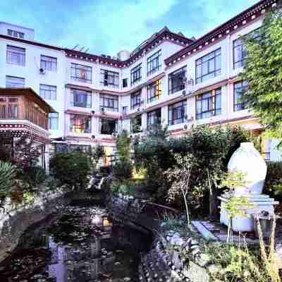 林芝峯行驛藏泊花園酒店 Hotel Exterior