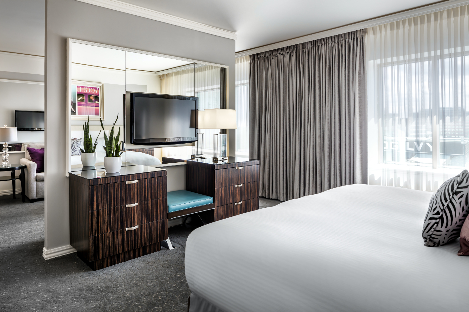 Vogue Hotel Montreal Downtown, Curio Collection by Hilton Hotels in Montreal