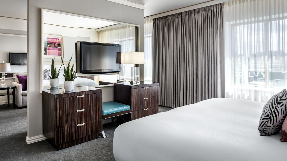 Vogue Hotel Montreal Downtown, Curio Collection by Hilton