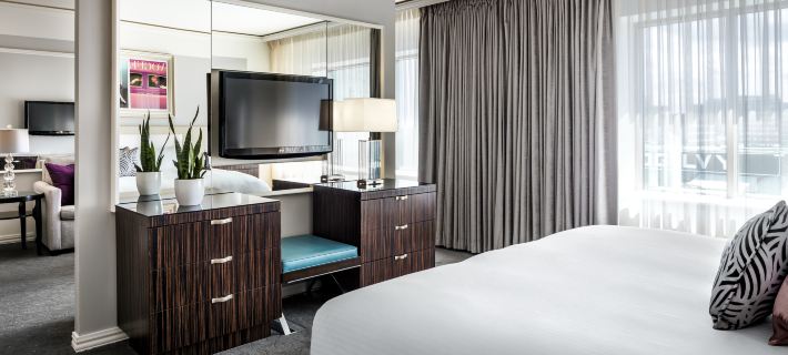 Vogue Hotel Montreal Downtown, Curio Collection by Hilton Hotels in Montreal