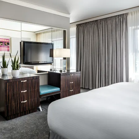 Vogue Hotel Montreal Downtown, Curio Collection by Hilton