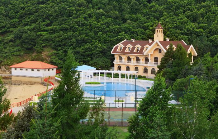 Xuexiang Lakeside Resort Hotel