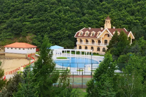 Xuexiang Lakeside Resort Hotel