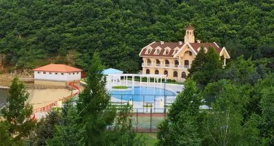 Xuexiang Lakeside Resort Hotel
