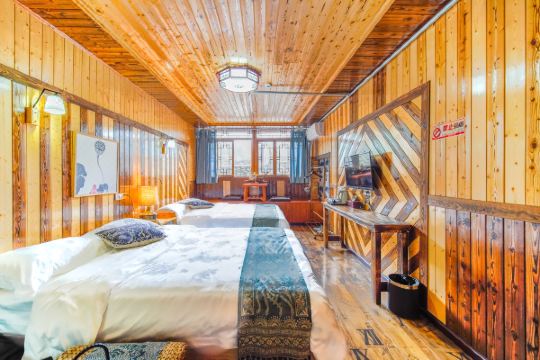 西江千户苗寨暖遇山居