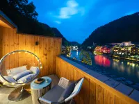 Zuijiangyue Wisdom Riverview Hotel (Phoenix Ancient City Tuojiang Yunqiao Branch)
