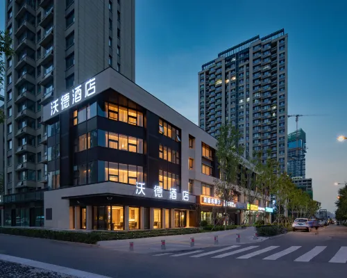 World Hotel (Jinan CBD Dingjiazhuang Subway Station) Hotels near Li Cheng