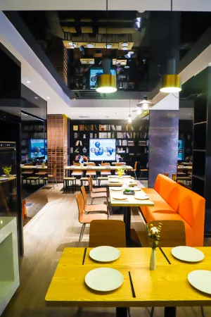 Lan Yu Hotel (Guangzhou Yongqingfang Shangxiajiu Pedestrian Street Branch) Отели рядом с достопримечательностью «Laodian Museum»