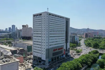 Ji Hotel (Jinan Baotu Spring North Gate) Отели рядом с достопримечательностью «Парк Ваньлун»