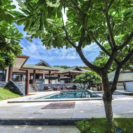Idyllic Samui Beach Villa Resort