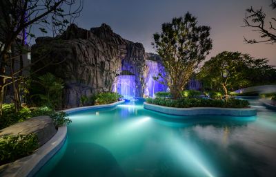 Outdoor Swimming Pool Grande Centre Point Space Pattaya Photo