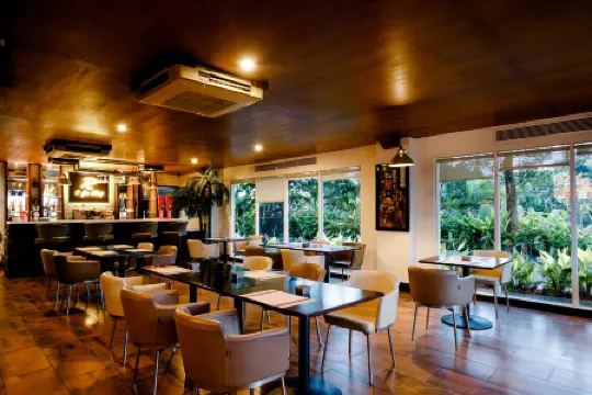 Emersia Hotel and Resort Отели в г. Бандар-Лампунг